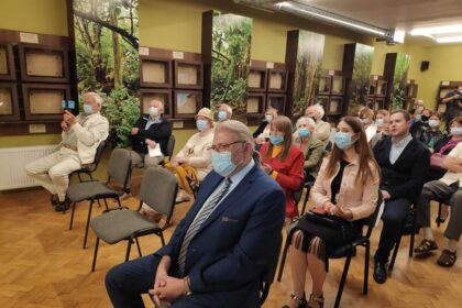 Šiandien G. Petkevičaitės-Bitės viešoji biblioteka su Kraštotyros muziejumi gyventojus pakvietė į konferenciją „Istorijos pasakojimai: nuo faktų iki interpretacijų“. Tai vienas renginių Baltijos kelio ir Juodojo kaspino dienai paminėti.