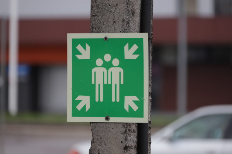 Ženklas S. Kerbedžio gatvėje praeiviams kėlė įvairių asociacijų, netgi minčių apie nurodytą vietą rengti mitingams. I. STULGAITĖS-KRIUKIENĖS nuotr.