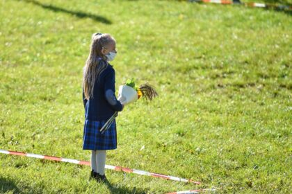 Po beveik metų nuotolinio mokymo rugsėjį į mokyklas sugrįšiantiems pedagogams ir mokiniams teks įprasti prie naujos realybės: nuolatinio testavimo, kaukių, srautų valdymo.