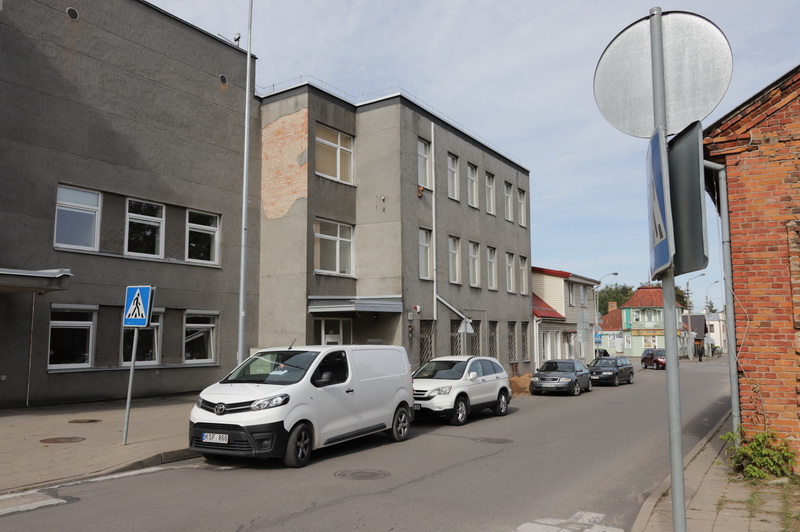 Buvusiame policijos pastate A. Smetonos gatvėje dar vasarą planuotų atidaryti Pusiaukelės namų nuteistiesiems įkurtuvės nukeliamos. I. STULGAITĖS-KRIUKIENĖS nuotr.