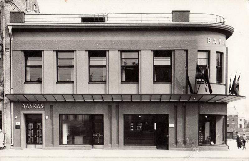 Panevėžio ūkininkų smulkaus kredito banko pastatas, 1938-aisiais suprojektuotas Antano Gargaso, gerai žinomas dabartinės Laisvės aikštės objektas, nors jau seniai praradęs savo pradinį pavidalą. PANEVĖŽIO KRAŠTOTYROS MUZIEJAUS RINKINIŲ (J. ŽITKAUS) nuotr.