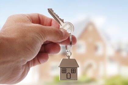 Vos prieš penkmetį trumpalaikės nuomos verslą atradę panevėžiečiai trina rankomis – jų paslaugos tapo kaip niekad reikalingos. Todėl dabar kambarį ar butą parai Panevėžyje gali rasti ir prabangiausiuose apartamentuose už 100 eurų, ir po 4 eurus buvusios gamyklos teritorijoje.