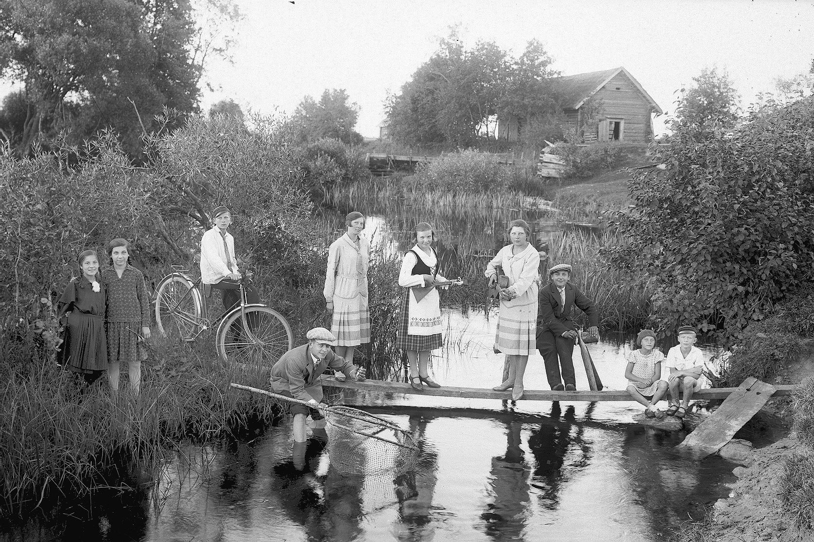 Fotografas, stalius, vyndarys, aludaris ir kitų amatų meistras Vincas Firinauskas paliko įspūdingą fotopalikimą, tapusį muziejine vertybe. Panevėžio kraštotyros muziejaus fondų nuotr.