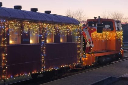Naujojo „Aukštaitijos siaurojo geležinkelio“ vadovo – iš Vilniaus atvykusio mokslų daktaro Dariaus Liutiko vizijos prikelti siauruką pildosi. Bet ne taip, kaip tikėjosi panevėžiečiai.
