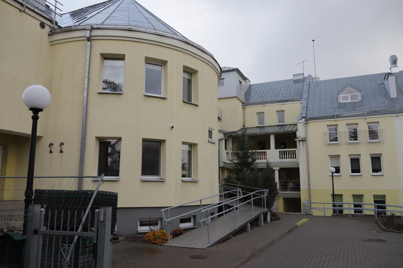 Šv. Juozapo globos namams lankymą teko apriboti po to, kai tapo sudėtinga suvaldyti plūste užplūdusius svečius. I. STULGAITĖS-KRIUKIENĖS nuotr. 