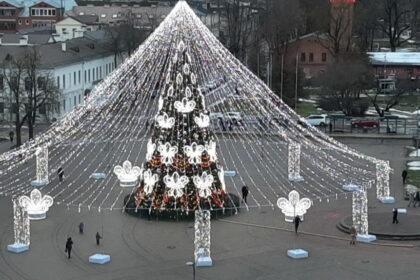Kalėdas pasitinkantis Daugpilis, iki kurio nuo Panevėžio – kone tokio pat ilgio kelias kaip iki Vilniaus ar Rygos, šiuo metu itin puošnus ir spalvingas.
