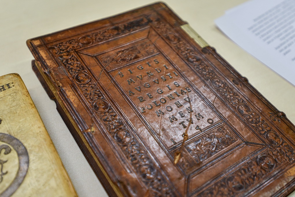 Viena iš didžiulei Žygimanto Augusto bibliotekai priklausiusių knygų, išlikusių iki mūsų dienų. P. ŽIDONIO nuotr.