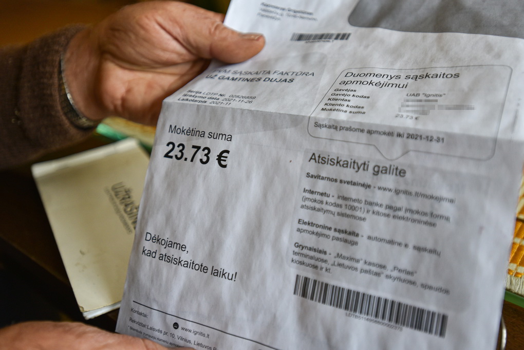 Dujomis šildytis nuo rudens pradėjusio panevėžiečio laukė staigmena – perskaičiuotas didesnis abonentinis mokestis už visus metus. P. ŽIDONIO nuotr.