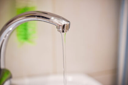 Panevėžyje pernai sumažėjo ir gyventojų, ir pramonės gamybos apimčių. Tai tapo viena iš priežasčių, kodėl dar šią vasarą miesto gyventojams ūgtelės geriamojo vandens ir nuotekų tvarkymo įkainis.