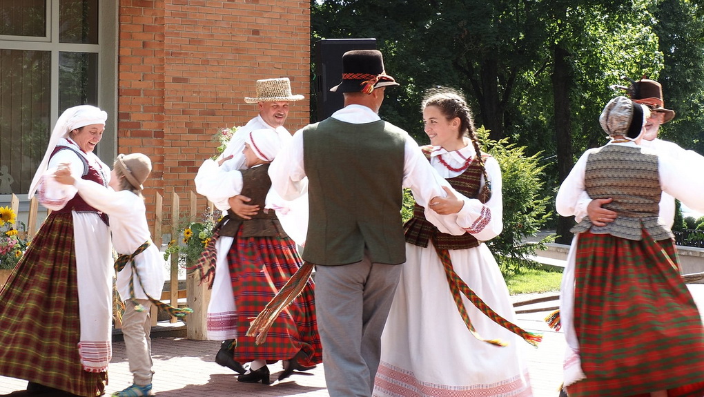 „Raskilos“ savitos koncertinės programos kojas verčia kilnotis ne tik Lietuvoje. K. KULIKAUSKO nuotr.