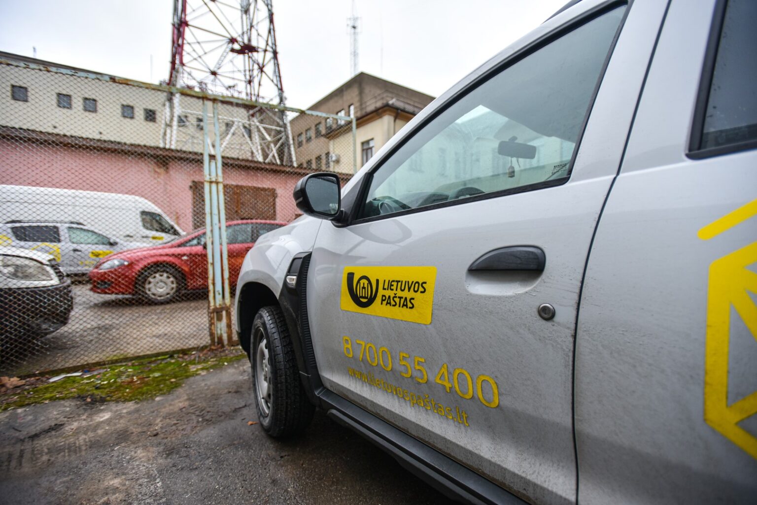 Nuo Naujųjų Panevėžio miesto ir rajono gyventojams pensijas nešioti pradeda „Sodros“ skelbtą konkursą laimėjęs Lietuvos paštas. Tačiau jau pirmomis dienomis panevėžiečiai išsigando galintys likti be pinigų. Panevėžyje, Žalgirio gatvėje gyvenantis senjoras piktinasi jau keletą dienų nesulaukiantis pensijos.