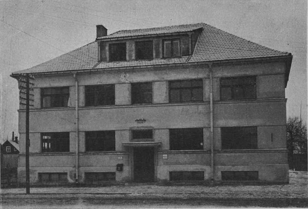 1933-iaisiais Smėlynės gatvėje iškilęs Panevėžio valsčiaus pastatas. Per Antrąjį pasaulinį karą ir dar ilgą laiką po jo čia buvo įsikūręs naikinamųjų batalionų – vadinamųjų stribų štabas. PB ARCHYVŲ nuotr.