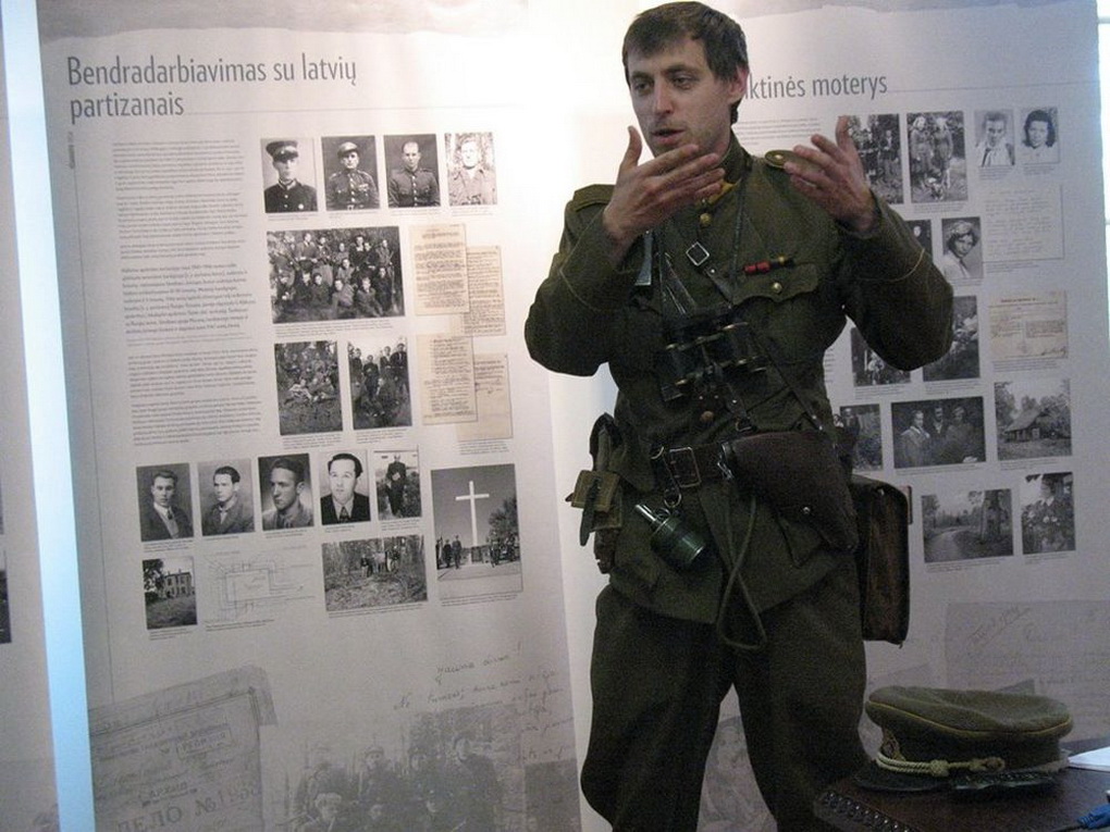 Istoriko Dariaus Juodžio – istorijos rekonstruktorių klubo „Partizanas“ nario – teigimu, kai kurios laisvė kovotojų slėptuvės sovietų saugumui padarė tokį įspūdį, kad jų brėžiniai naudoti kaip metodinė medžiaga. LGGRTC nuotr.