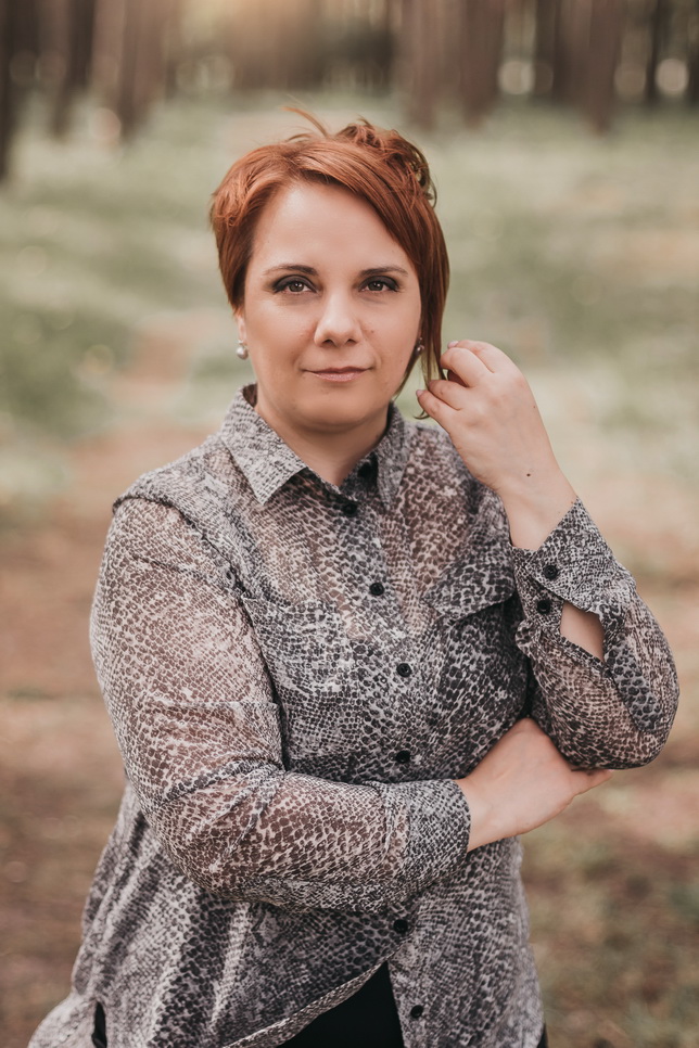 Viktorija daiktus antram gyvenimui prikelia kurdama Hario Poterio tematikos rankdarbius. Taip švarkas virsta albumo viršeliu, seni raktai, sagos, kabliukai, buteliukai, kriauklytės, šakelės – dekoro detale, kartoninė dėžė – atviruko, dėželės ar namelio pagrindu. ASMENINIO ALBUMO nuotr.