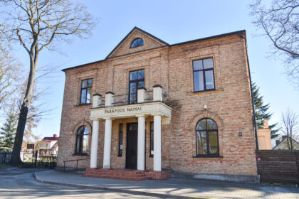 Lietuvą pasiekė pirmieji pabėgėliai iš karo draskomos Ukrainos.