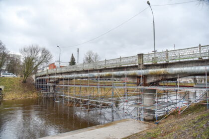 Tarp Panevėžio savivaldybės ir miesto viešąsias erdves atnaujinančios įmonės Panevėžio statybos tresto užvirė ginčai, sustabdę ir pačius darbus.