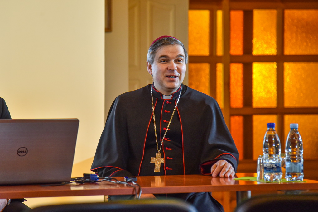 Panevėžio vyskupijos vyskupas Linas Vodopjanovas pristatė kiekvienoje parapijoje, kaip ir visame katalikiškajame pasaulyje, šiuo metu vykstantį sinodą. P. ŽIDONIO nuotr. 