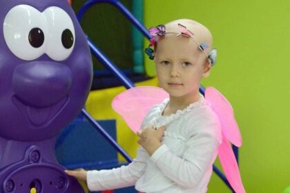 Nuostabių akių ir šypsenos savininkė devynerių metų Viktorija iš pažiūros nedaug kuo skiriasi nuo savo bendraamžių.