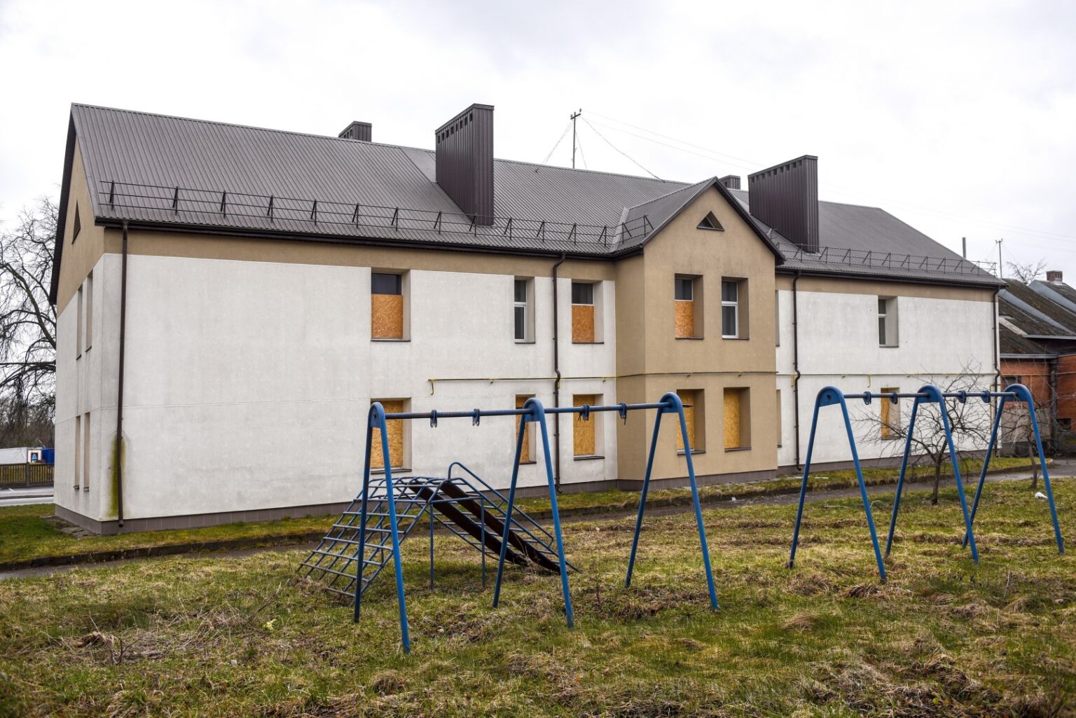 Jau artimiausiu metu Panevėžio savivaldybė aukcione bandys parduoti netradicinį objektą – du daugiabučius pramoninėje miesto dalyje.