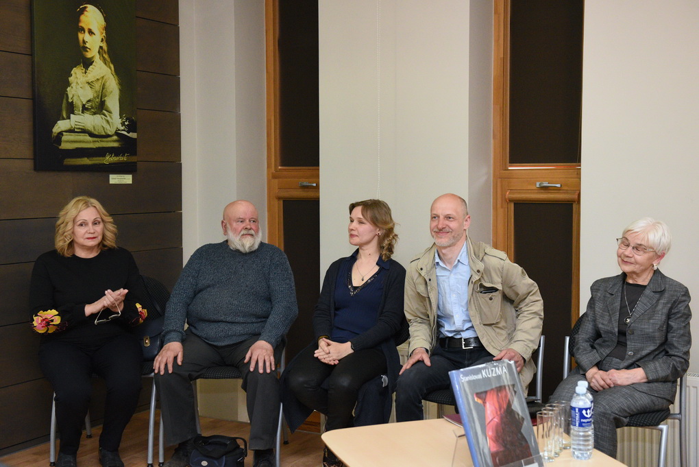 Skulptoriaus Stanislovo Kuzmos 75-mečiui surengtame vakare Panevėžio apskrities Gabrielės Petkevičaitės-Bitės bibliotekoje prisiminimais apie menininką dalijosi artimieji bei bičiuliai. G. KARTANO nuotr.