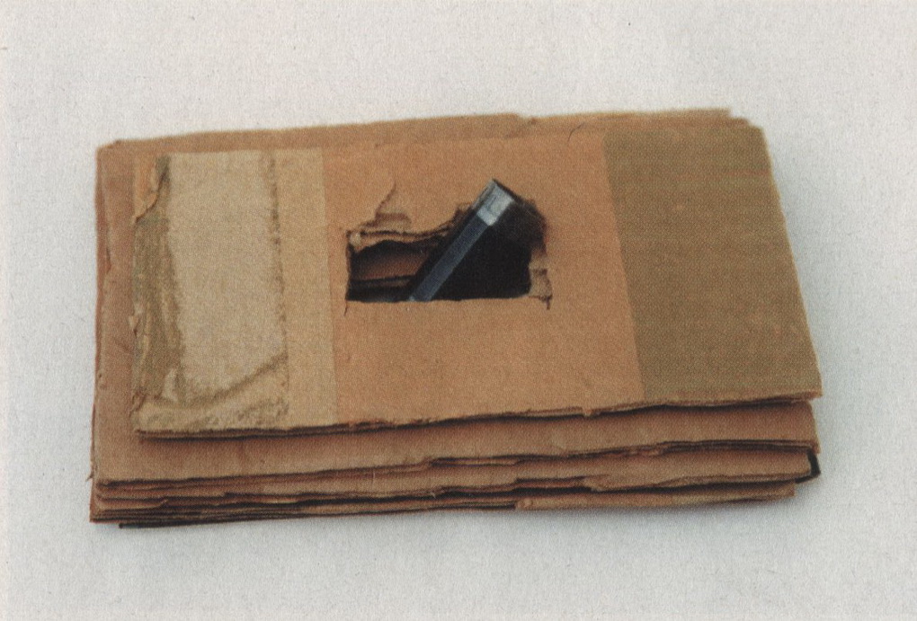 Slaptavietė banderolėje, kurioje į užsienį buvo persiųsta fotojuostelėje perfotografuota „Kronikos“ medžiaga. LKBKRONIKA.LT nuotr.