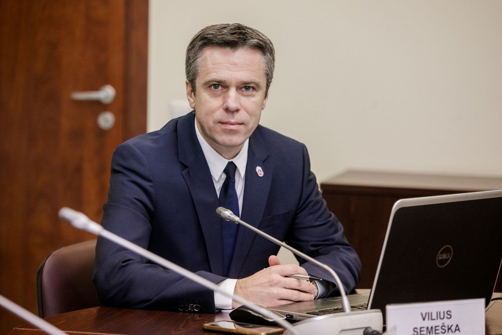 Viliaus Semeškos tvirtinimu, aviacinio kuro bazė Pajuostyje turi stovėti jau 2024-aisiais. K. PANSEVIČ nuotr.