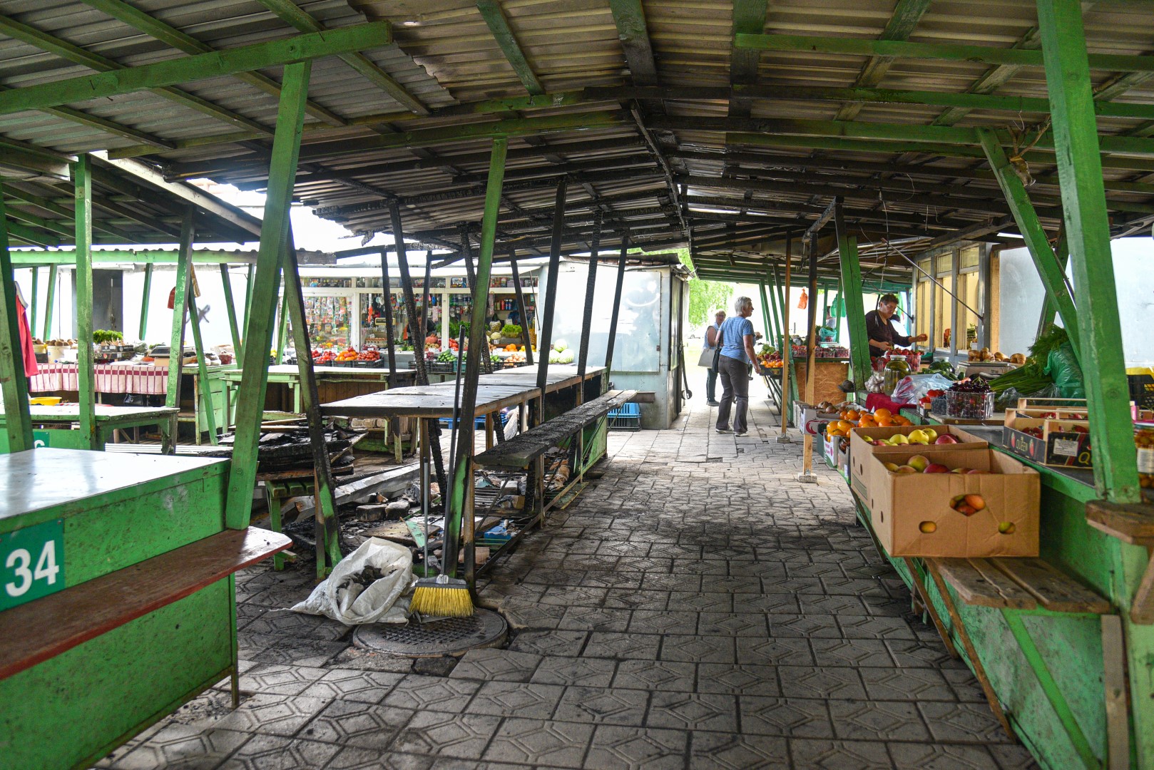 Turgavietę kaip karštąjį tašką mieste įvardija ir policija, visgi kol kas dėl to ramiau mikrorajone netapo. P. ŽIDONIO nuotr.
