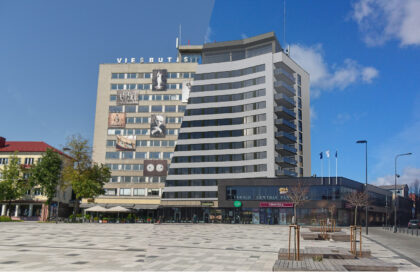 Ilgą laiką apleistą, menininkų darbais dangstomą sovietmečio pasididžiavimą viešbutį Laisvės aikštėje verslininkai žada prikelti naujam gyvenimui.