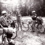 Kelionė dviračiais aplink Vilnių 1986 metais. Virgis Blazarėnas, Albina Saladūnaitė, Raimonda Mikučionytė, Julius Beinortas. V. BEINORTIENĖS ASMENINIO ARCHYVO nuotraukos