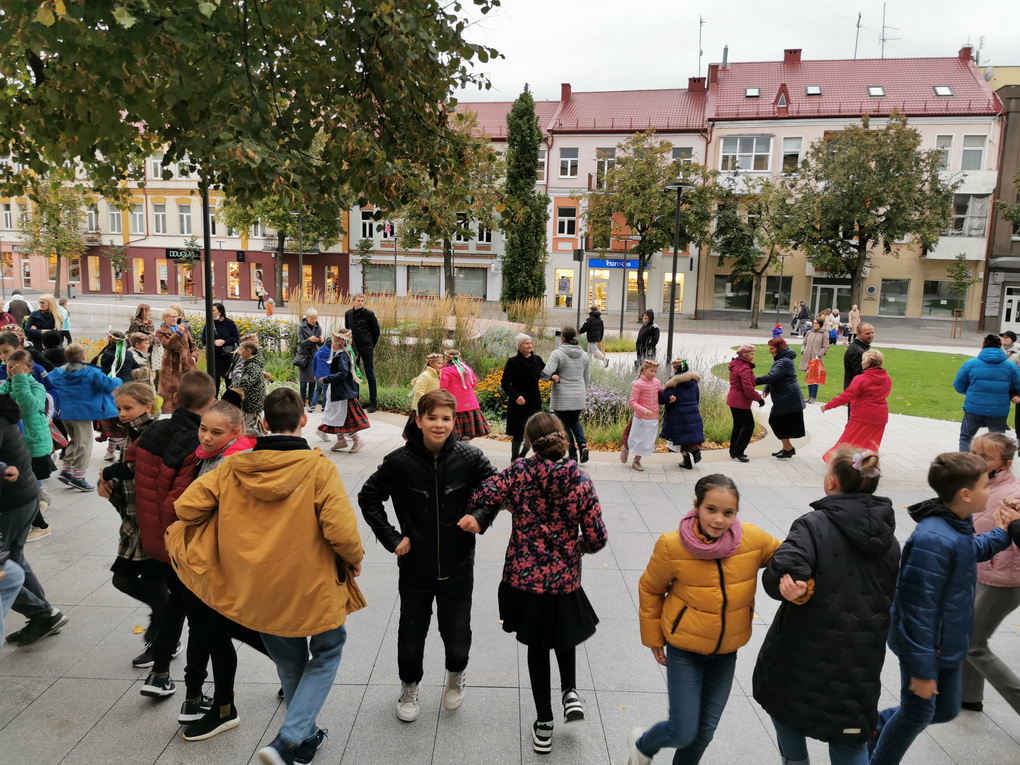 Lietuviško šokio tempas – savitas. Nors jis kartais greitokas, bet niekada nepereinantis į šėlimą. L. VILIENĖS nuotr.