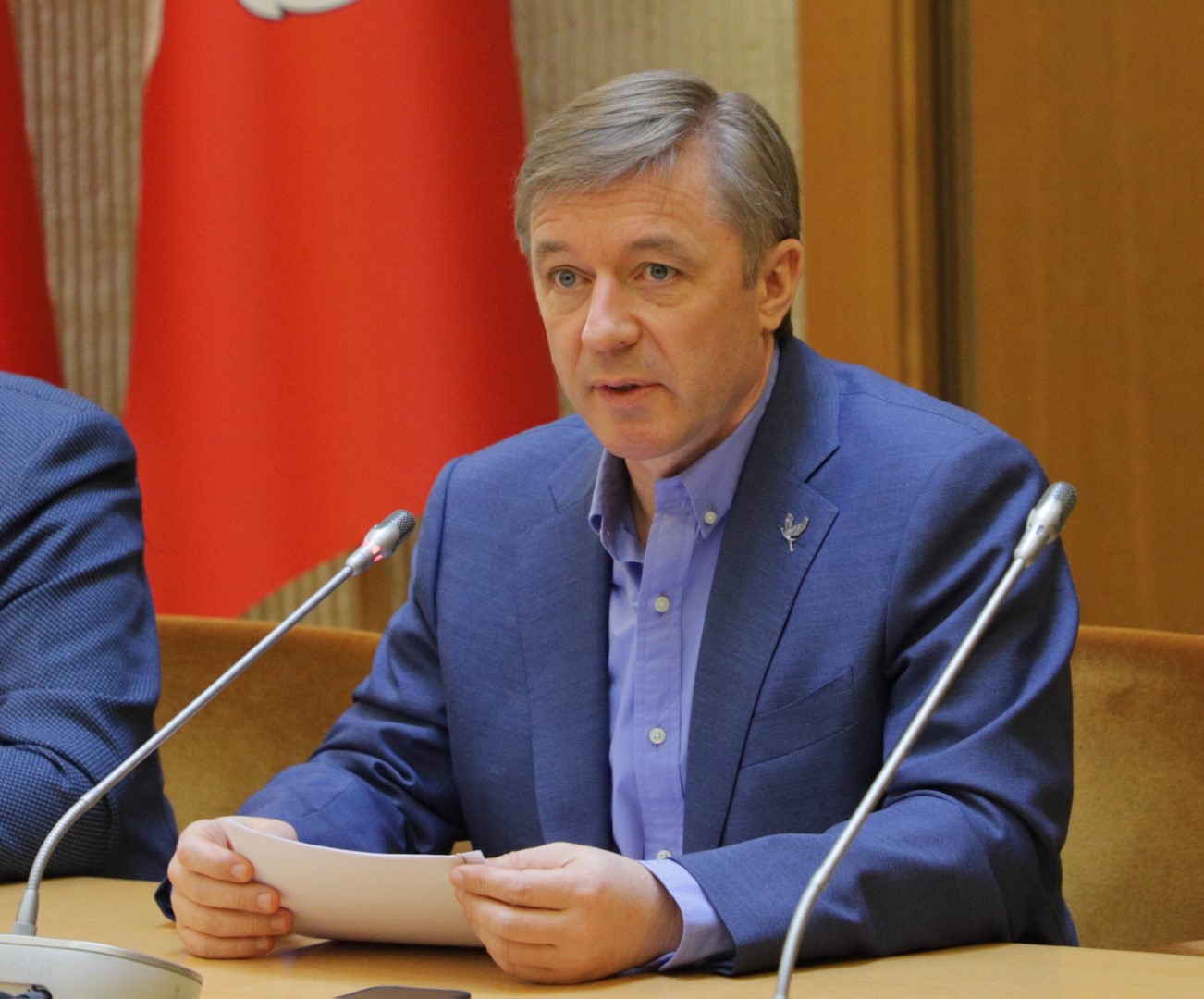 „Valstiečių“ lyderis Ramūnas Karbauskis sako, kad opozicinės partijos rinks parašus ir kreipsis į Konstitucinį Teismą (KT), kad šis įvertintų, ar Seimo sprendimas suteikti valstybės vadovo statusą Aukščiausiosios Tarybos-Atkuriamojo Seimo pirmininkui profesoriui Vytautui Landsbergiui neprieštarauja pagrindiniam šalies įstatymui.