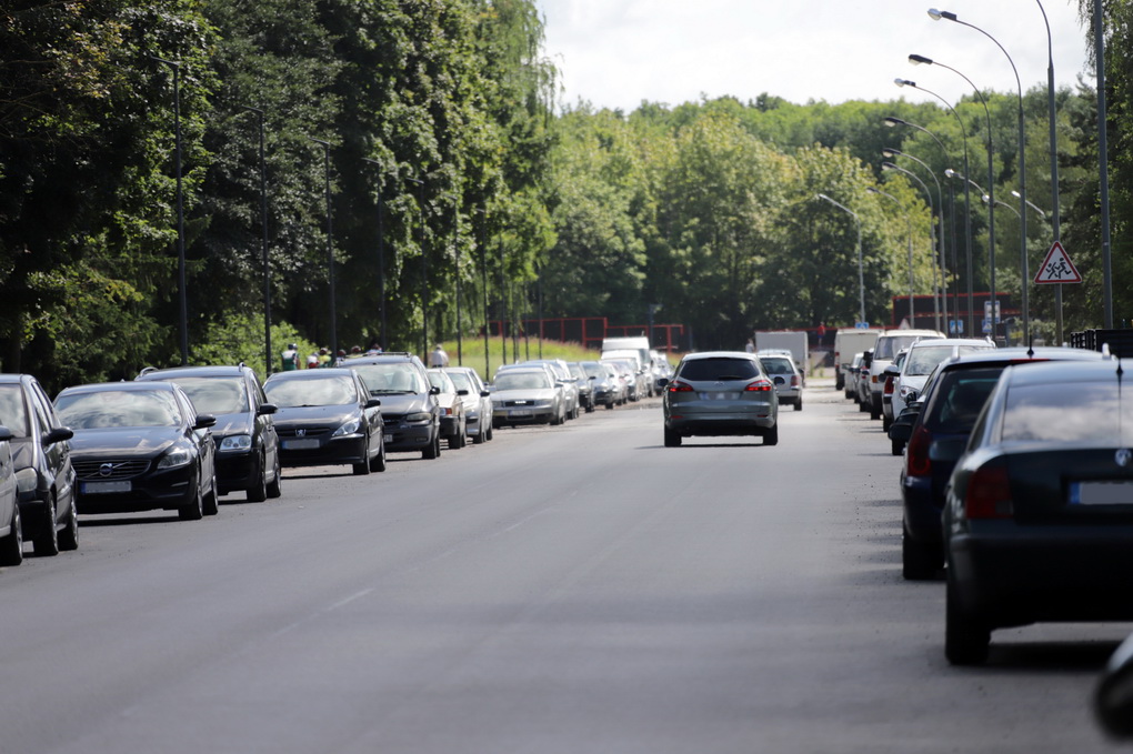 Parko gatvėje gyvenantis inžinierius, matydamas keistas apnašas ant automobilio, susirūpino, kas nusėda panevėžiečių plaučiuose. I. STULGAITĖS-KRIUKIENĖS nuotr. 
