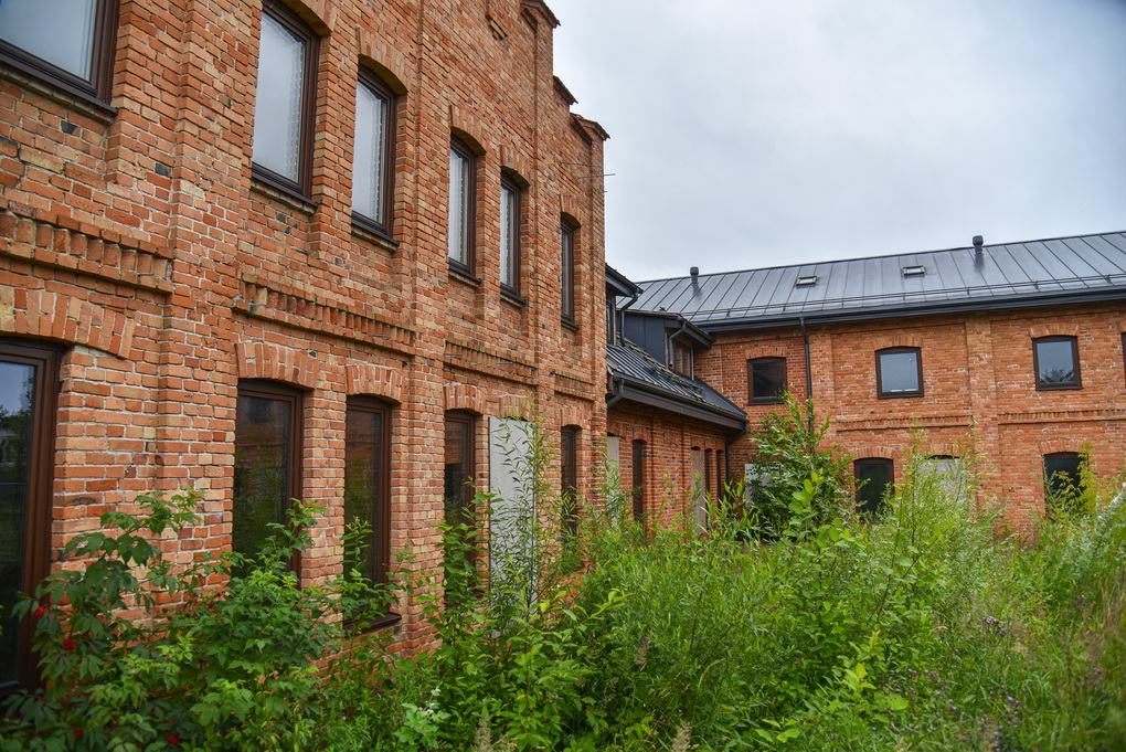 Gražiai sutvarkyta, įvairia augmenija apsodinta kažkada veikusios spirito varyklos teritorija – kol kas tik architektų vizijose. P. ŽIDONIO nuotr.