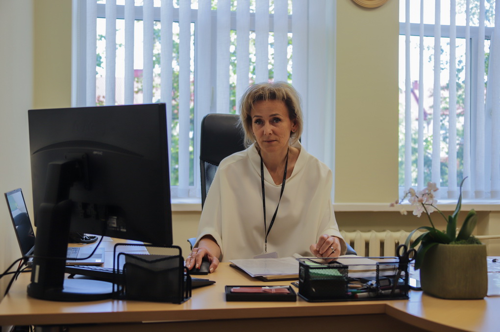 Silvija Sėrikovienė neatmeta, kad dalis mokyklų gali ir nesulaukti taip reikalingų naujų lituanistų, mat su šiais specialistais sutartys bus sudaromos tik vieneriems metams. I. STULGAITĖS-KRIUKIENĖS nuotr.