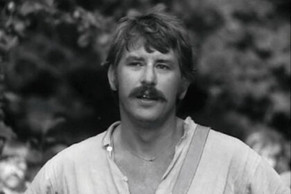 Lietuviškosios scenos žvaigždė mirė sekmadienį. Apie tai savo paskyroje feisbuke pranešė aktoriaus dukra Dovilė Tomkutė.