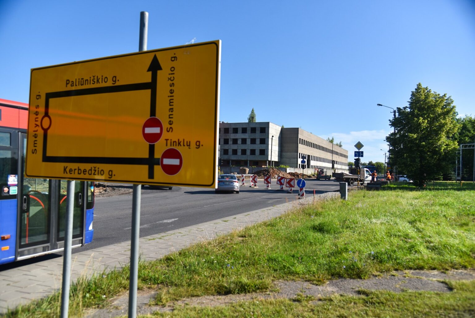 Panevėžyje pradėjus įrenginėti dar vieną žiedinę sankryžą, vairuotojų laukia naujas kantrybės egzaminas.