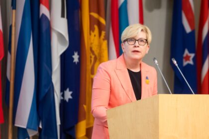 Premjerė Ingrida Šimonytė atmeta pasigirdusius svarstymus, kad Lietuva, siekiant stabdyti sankcionuotų rusiškų prekių tranzitą per šalies teritoriją, galėtų imtis rusiškos geležinkelio vėžės išardymo.