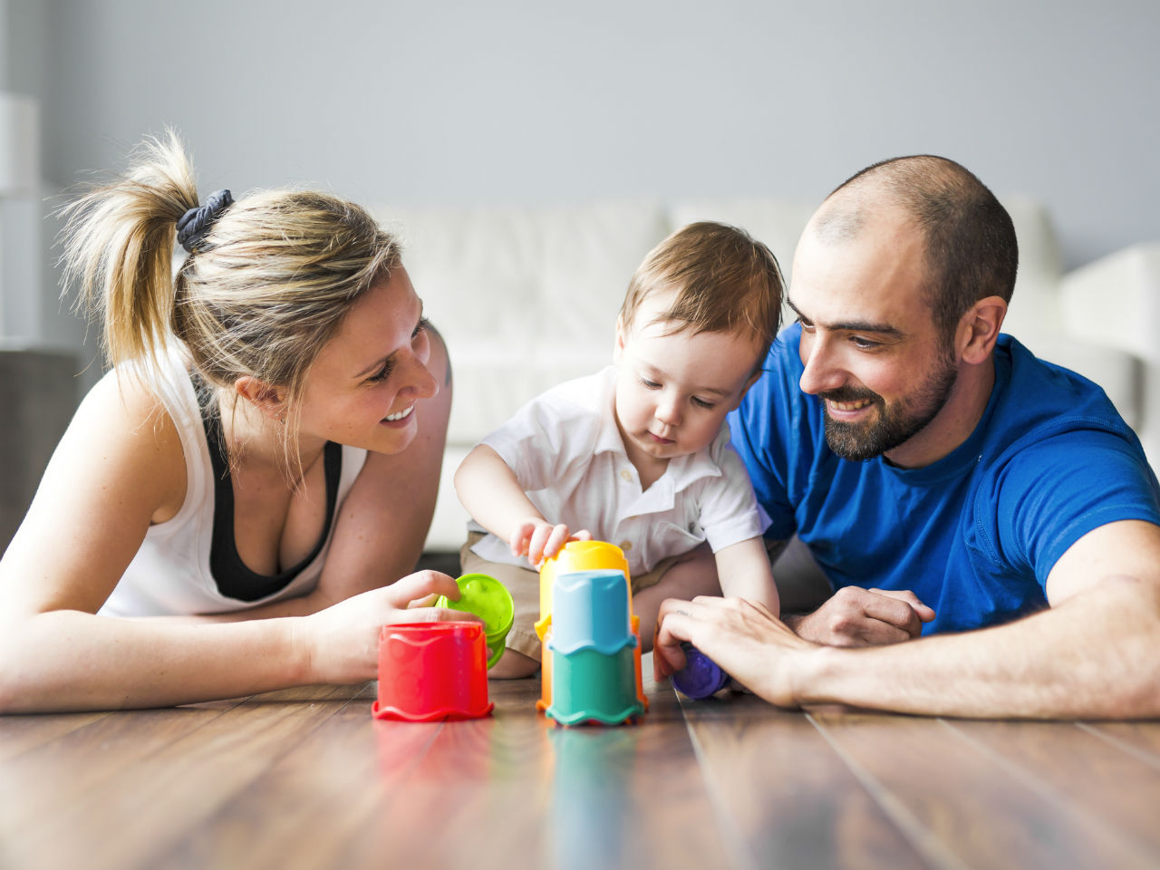 Pokyčiai tėvams, auginantiems mažus vaikus, įsigalios nuo 2022 metų rugpjūčio 1 dienos. Tikimasi, kad tai padės derinti šeimos ar asmeninius poreikius su darbo įsipareigojimais.