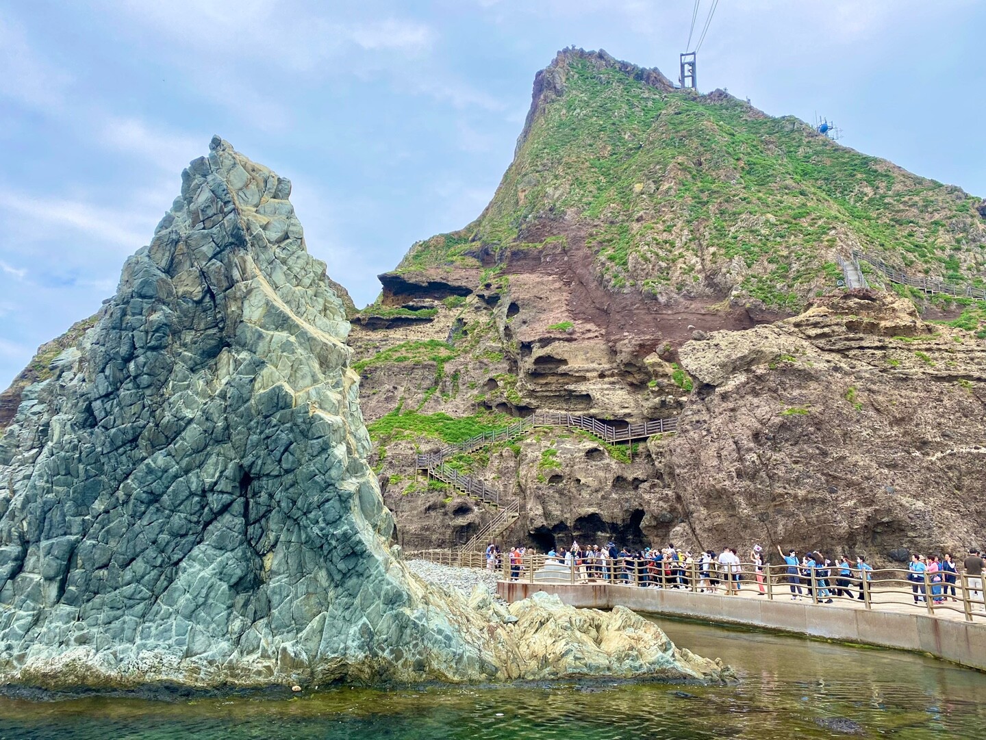 Korėjiečiams Dokdo sala yra tarsi pasaulio taikos simbolis. A. BLAUZDŽIO asmeninio archyvo nuotr.