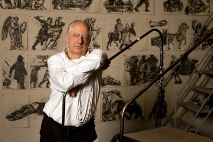 Ne vieną pasaulinę įžymybę su Panevėžiu sieja ypatingi ryšiai. Aukštaitijos sostinėje prasidėjo garsiojo režisieriaus Woody Alleno šeimos istorija. Panevėžyje – ir Pietų Afrikos Respublikoje (PAR) gimusio šiuolaikinio meno genijumi vadinamo Williamo Kentridge’o šaknys.