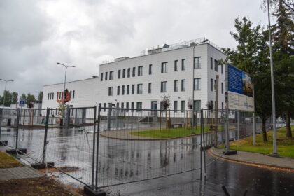 Beržų gatvėje jau pastatytas ir statybos inspekcijai įvertinti atiduotas šiuolaikiškas policijos pastatas kelis mėnesius dar pabus tuščias.