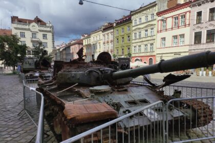 Perteikti, kuo kvėpuoja ukrainiečiai, nėra lengva. Kas esančiajam karo zonoje per ilgą laiką pasidaro natūralu ir įprasta, taikingoje šalyje gyvenančiam žmogui yra baisu ir sunkiai suvokiama.