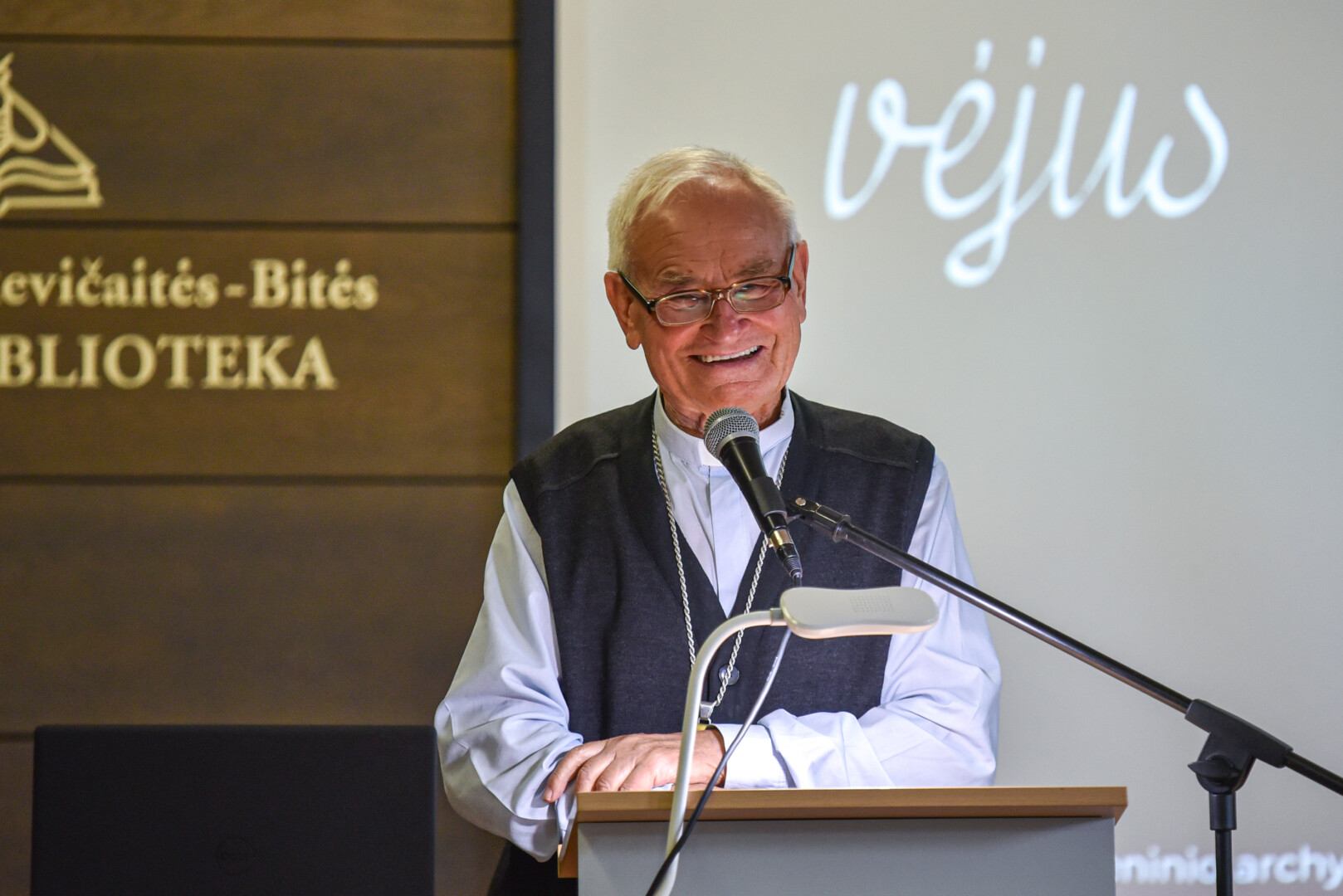 „Man yra vienas žmogus sakęs, kad Dievas su manimi žaidė kaip katė su pele“, – prisiminė vyskupas Jonas Kauneckas. P. ŽIDONIO nuotr.