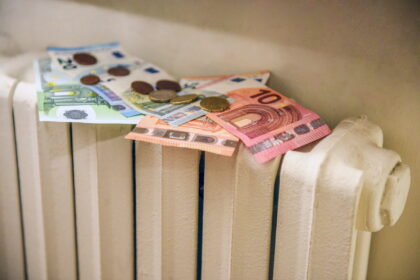 Vėstantys orai primena apie artėjantį šildymo sezoną, grasinantį rekordinėmis kainomis.