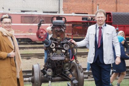 519-ojo Panevėžio miesto gimtadienio šventės metu VšĮ „Aukštaitijos siaurasis geležinkelis“ teritorijoje atidengta nauja išskirtinė skulptūra "Siauruko piemuo".