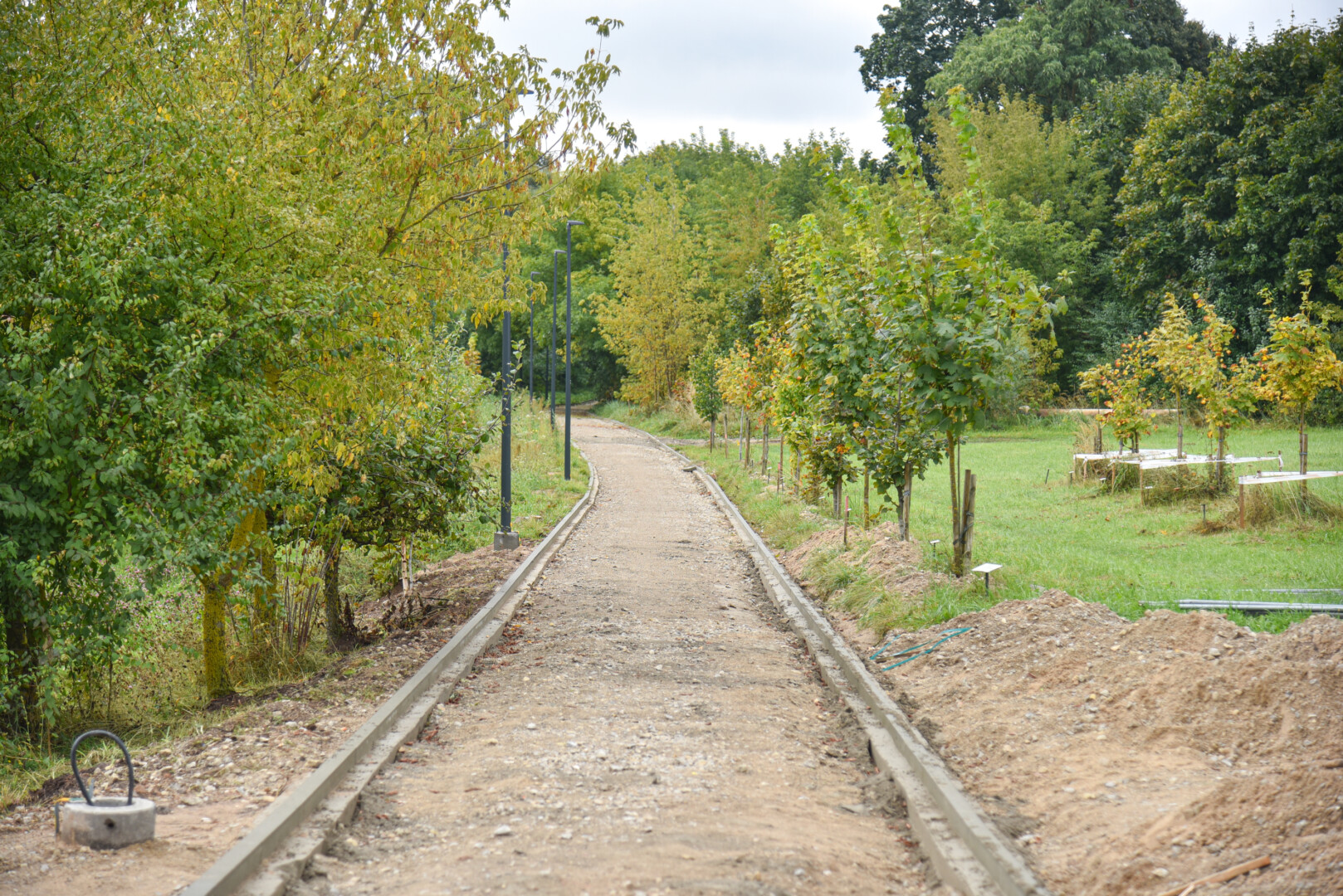 Baigti tvarkyti į Berčiūnus vedančio dviračių tako dalį žadama iki lapkričio pradžios. P. ŽIDONIO nuotr. P. ŽIDONIO nuotr.