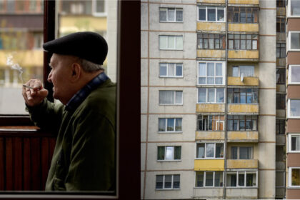 Per daugiau nei pusantrų metų, kai galioja įstatymas, draudžiantis traukti dūmą nerūkymo zona paskelbto daugiabučio balkonuose, lodžijose, terasose, Panevėžyje dėl to nubausti du asmenys.