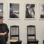 Aukštaičiui nuo Biržų, kurį galėtume įsivaizduoti viena ranka įsitvėrusį žagrės, o kitoje laikantį kūrybos simbolį, o gal greičiau priemonę – plunksną, Jonui Mekui šiemet būtų sukakę 100 metų.