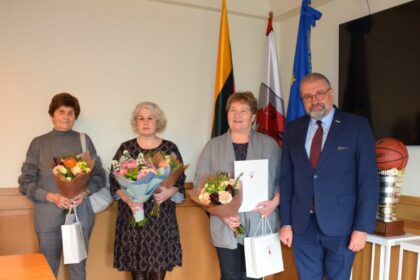 Panevėžio miesto savivaldybė tęsia tradiciją kasmet išrinkti ir pagerbti gražiausiai prižiūrinčiuosius aplinką. Šiandien apdovanoti gražiausios aplinkos konkurso nugalėtojai.