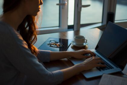 Su iš pirmo žvilgsnio miela moterimi socialiniame tinkle susipažinęs 31-erių panevėžietis pakliuvo į reketuotojos tinklus.